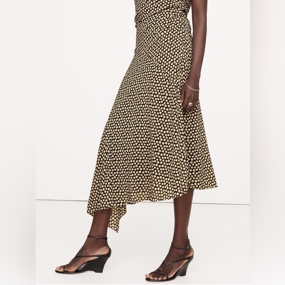 NWT! Banana Republic Camel & Black Dot Crepe Twist-Shoulder Dress - Multiple 🌗 - Picture 3 of 5